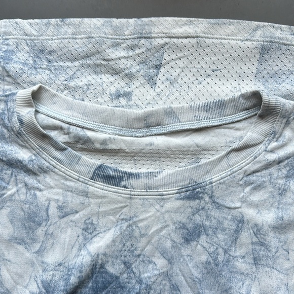 Lululemon Train to be Short sleeve *wash* - Picture 5 of 5